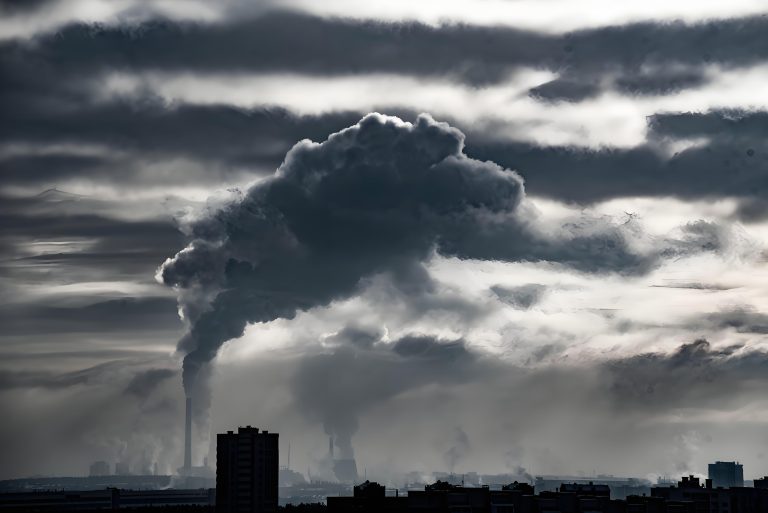 喷淋塔在工业废气处理中的应用：酸碱废气 / 恶臭气体治理方案